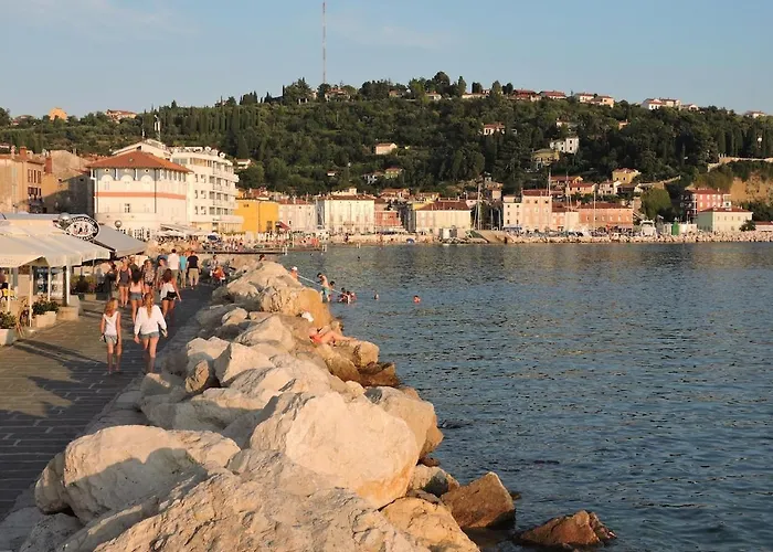 Piran, Charming Facing Sea ! Piran